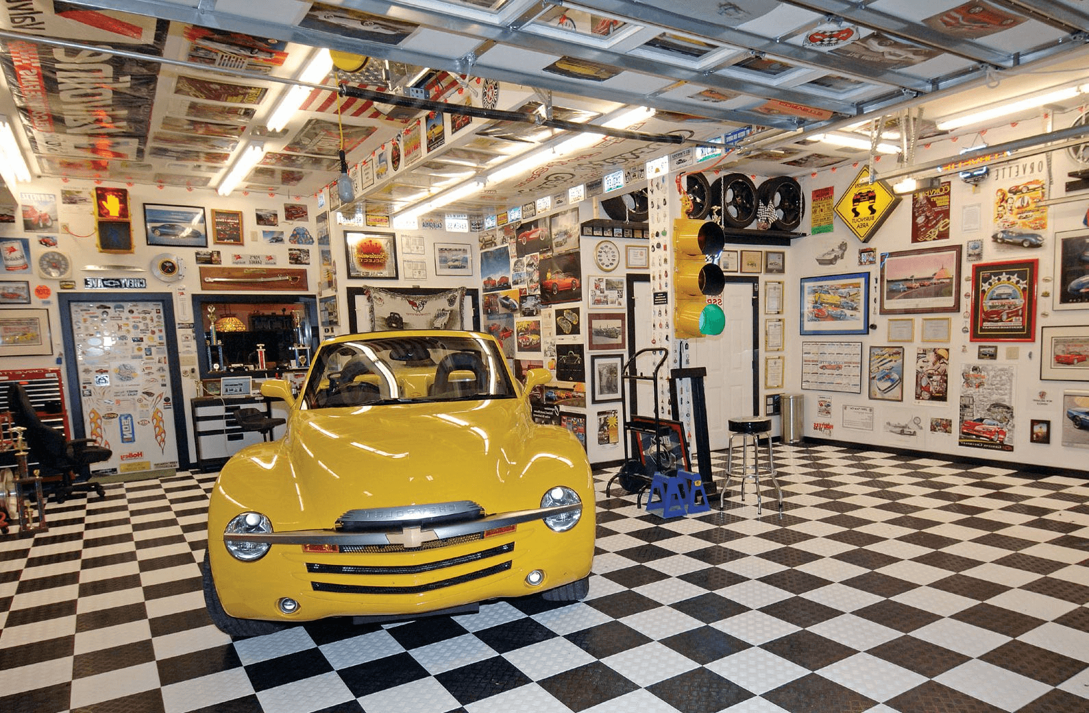COOL GARAGE WALL DECOR IDEAS