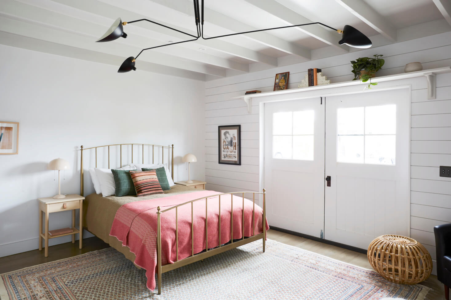 GARAGE MAKEOVER TO BRIGHT FARMHOUSE BEDROOM IDEAS