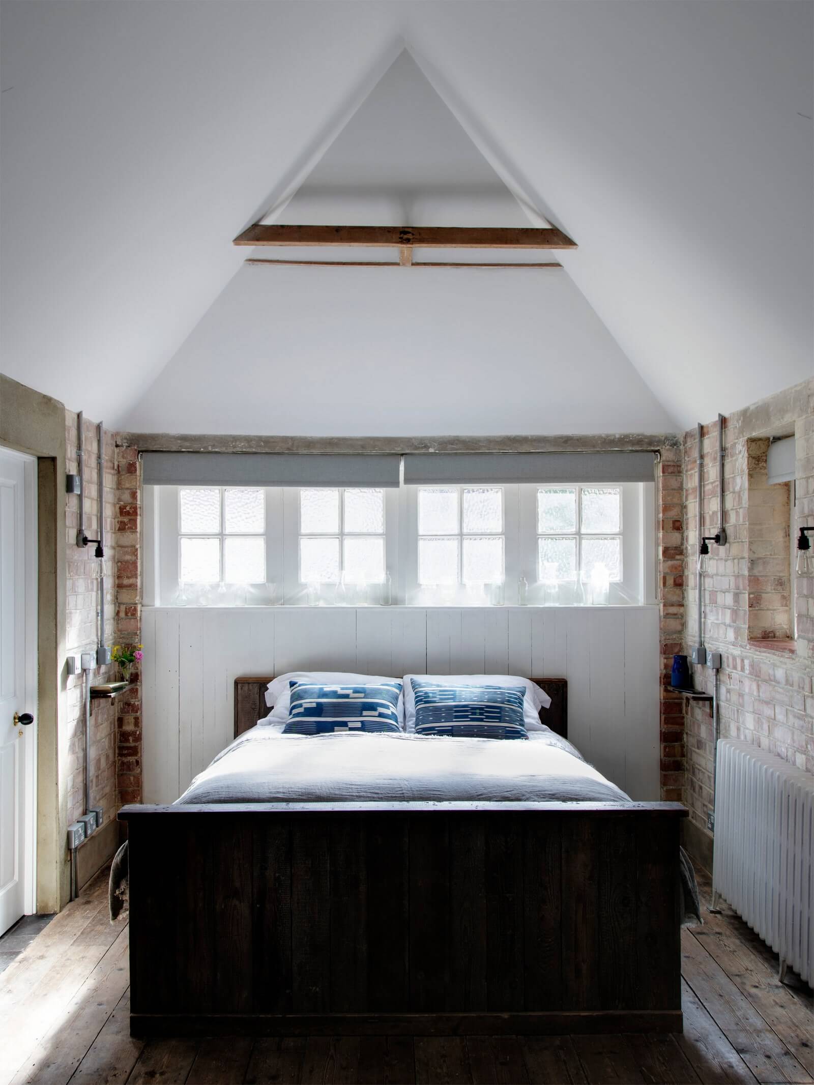 GARAGE MAKEOVER TO CHIC AND RUSTIC BEDROOM IDEAS