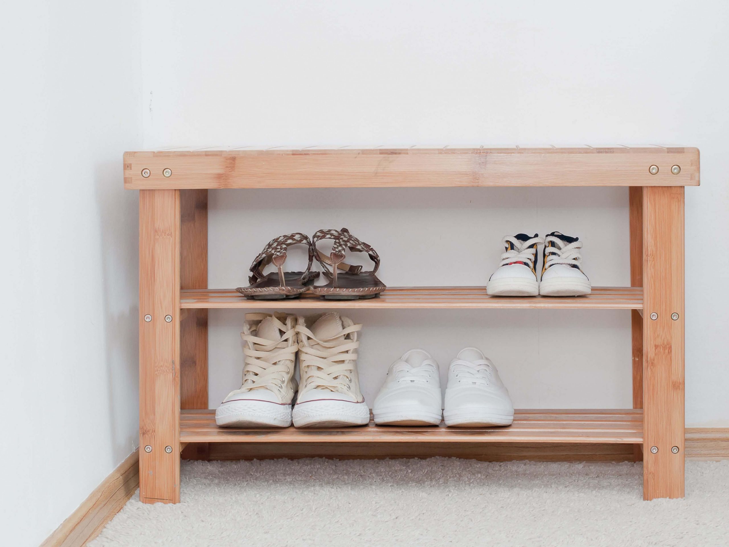 GARAGE SHOE ORGANIZATION IDEAS WITH SIMPLE BENCH