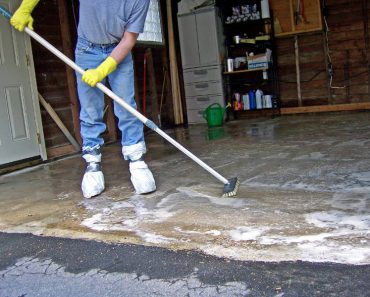 HOW TO CLEAN GARAGE FLOOR QUICKLY AND EFFICIENTLY