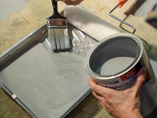 GARAGE FLOOR PAINTING. APPLY THE PAINT