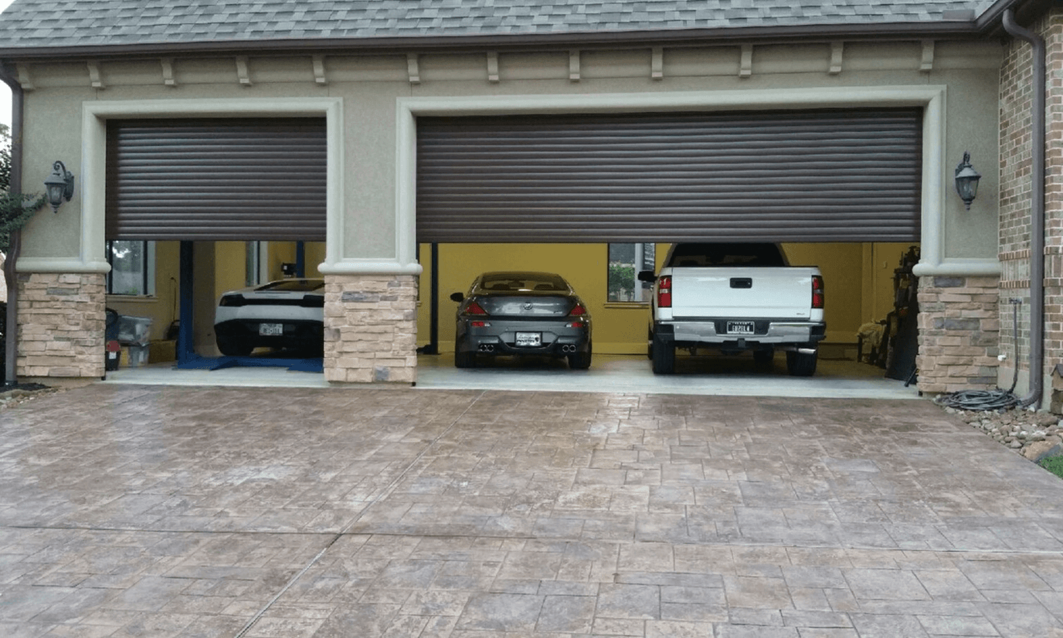HOW BIG SHOULD THE DIMENSIONS OF A THREE-CAR GARAGE BE? - GARAGE GUIDES