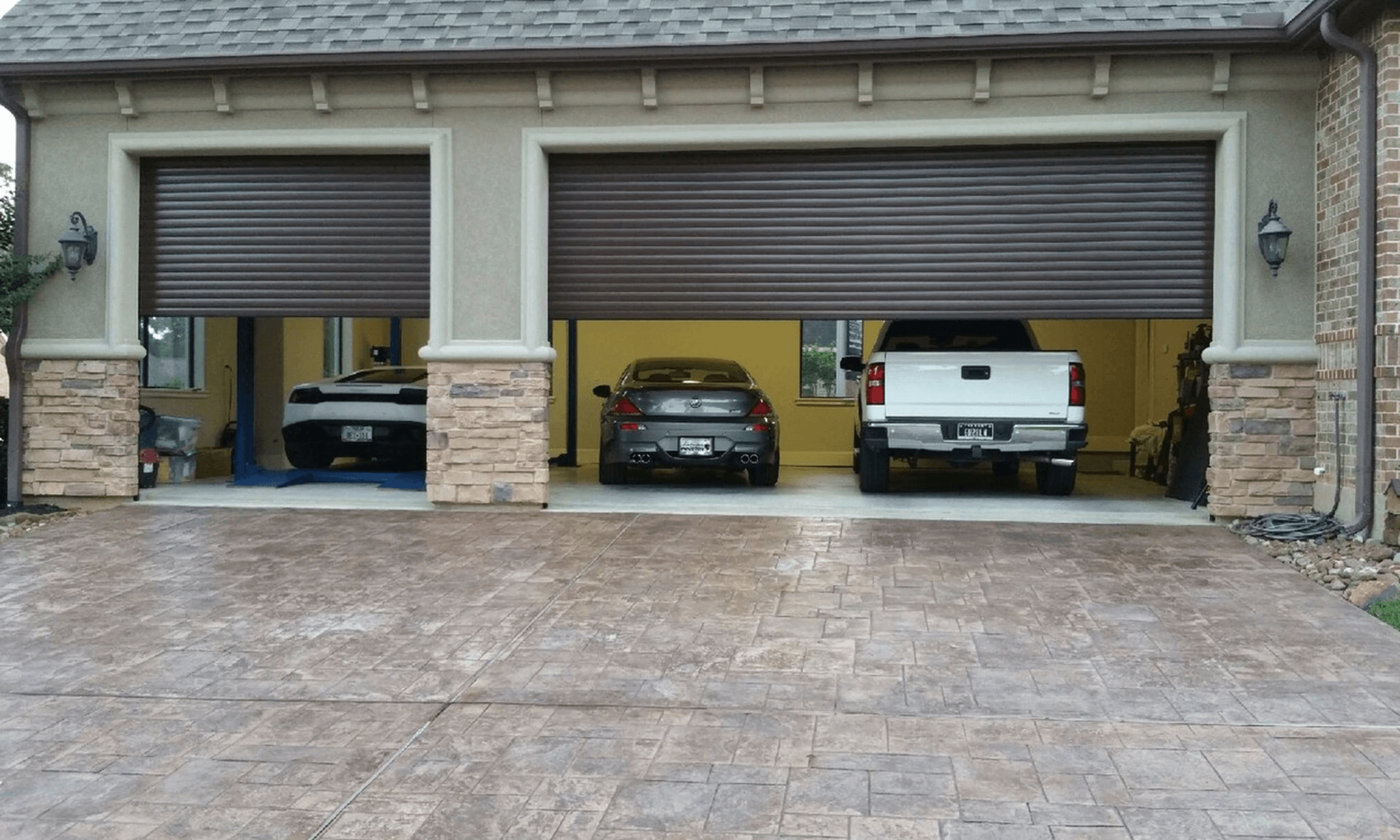 HOW BIG SHOULD THE DIMENSIONS OF A THREE-CAR GARAGE BE? - GARAGE GUIDES