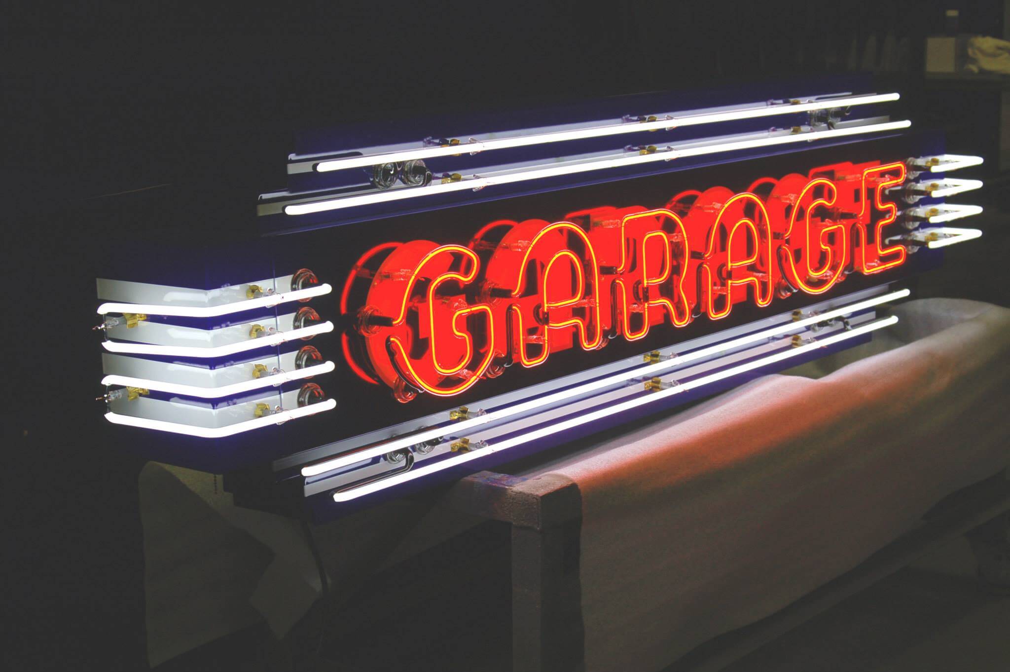 CAR GARAGE DECORATING IDEAS WITH NEON SIGN