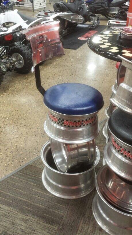 CAR GARAGE DECORATING IDEAS WITH SHOP STOOLS