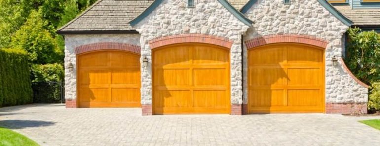 15 OUTSIDE GARAGE DECORATING IDEAS FOR NEW STYLISH LOOK
