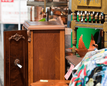 The Art of Garage Sales: How to Sell Unwanted Items Efficiently 🚀