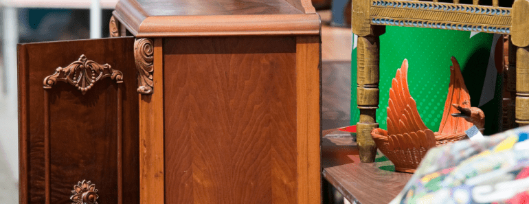 The Art of Garage Sales: How to Sell Unwanted Items Efficiently 🚀